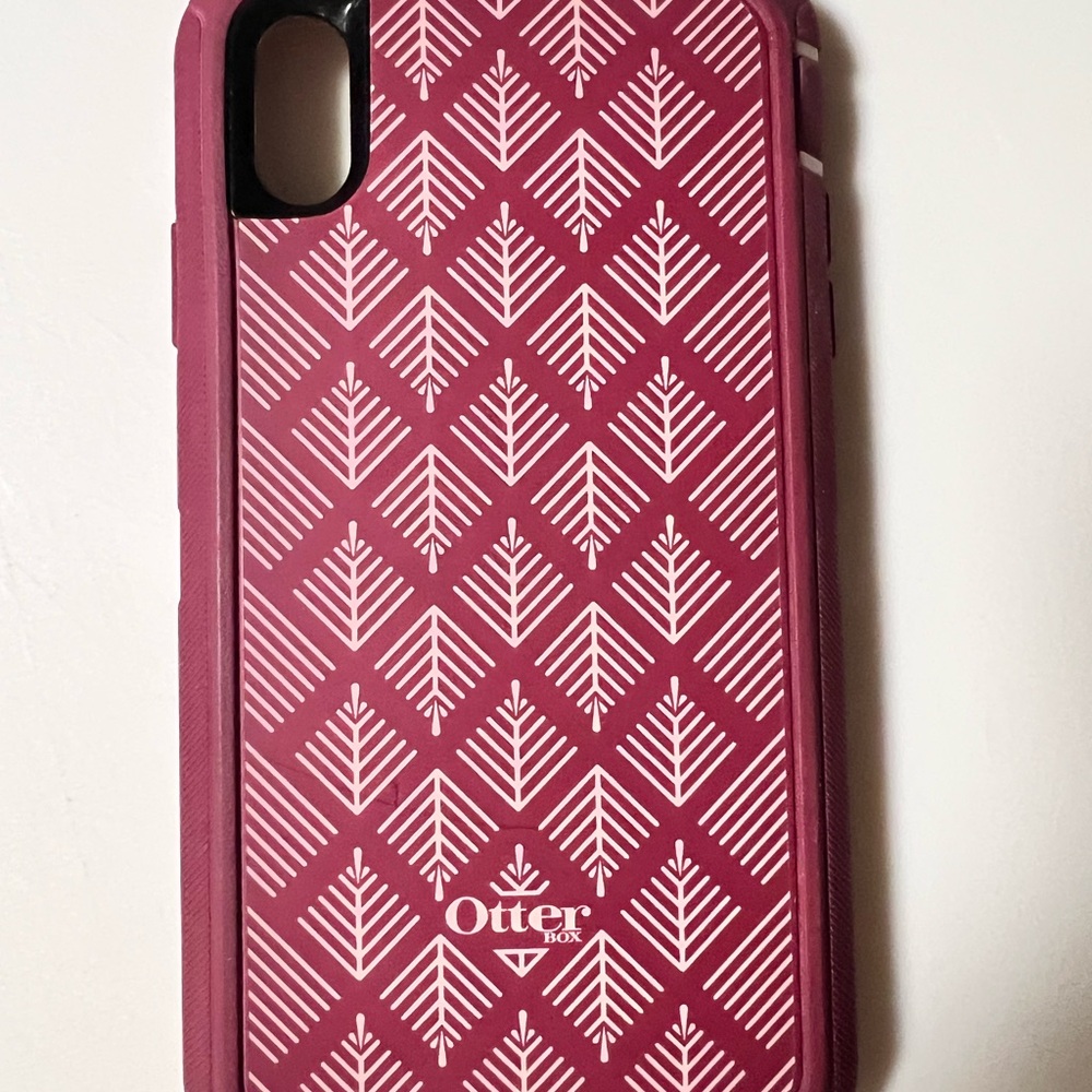 OtterBox Maroon and White Geometric Phone Case plus two (2) bonus cases